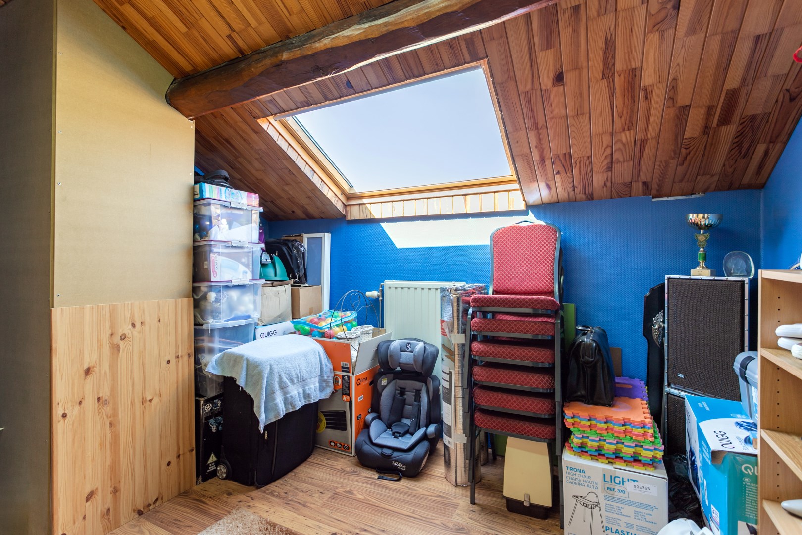 Ruime kangoeroewoning met 6 slpks, 2bdks, 2 garages en tuin te Oetingen 
