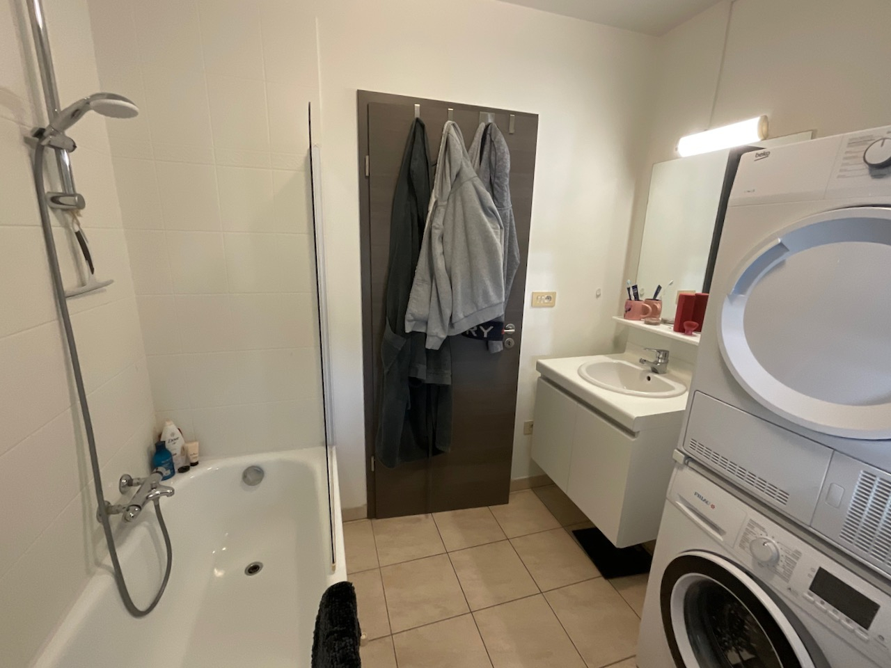 Badkamer met aansluiting voor een wasmachine