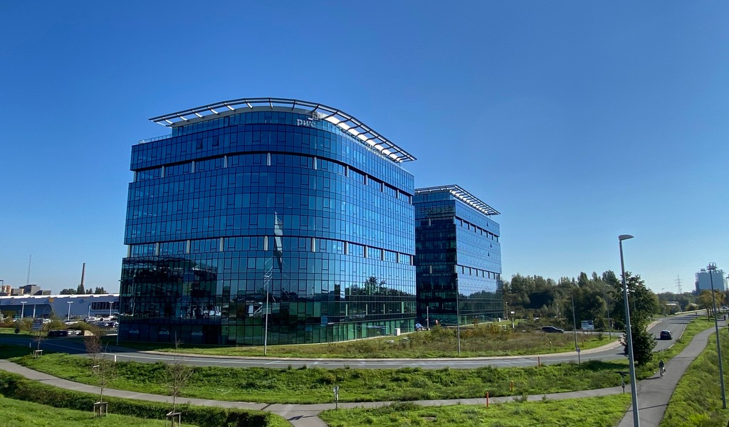 Recente kantoren te huur in Blue Towers vlakbij klaverblad in Gent