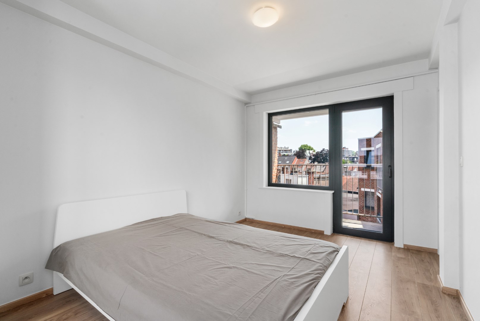 Instapklaar ruim hoek appartement met prachtig open zicht 