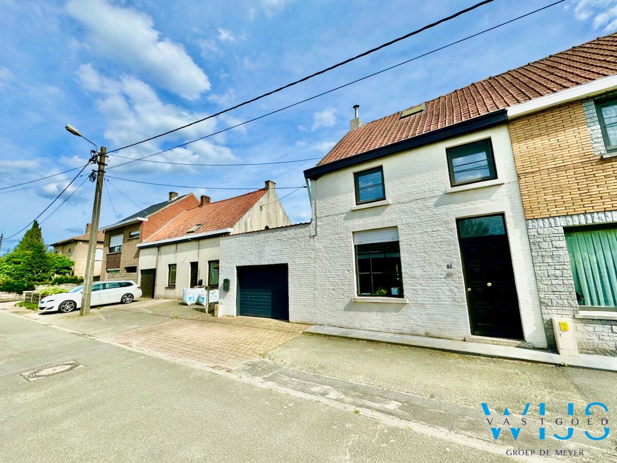 Instapklaar woonhuis op perceel van 450m&#178; te ERTVELDE ! 