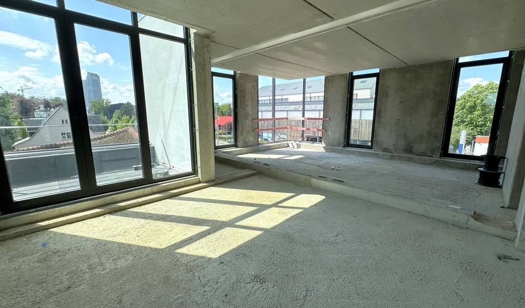 Nieuwbouw kantoorgebouw met appartement op toplocatie aan N43 en vlakbij oprit R4 te Gent