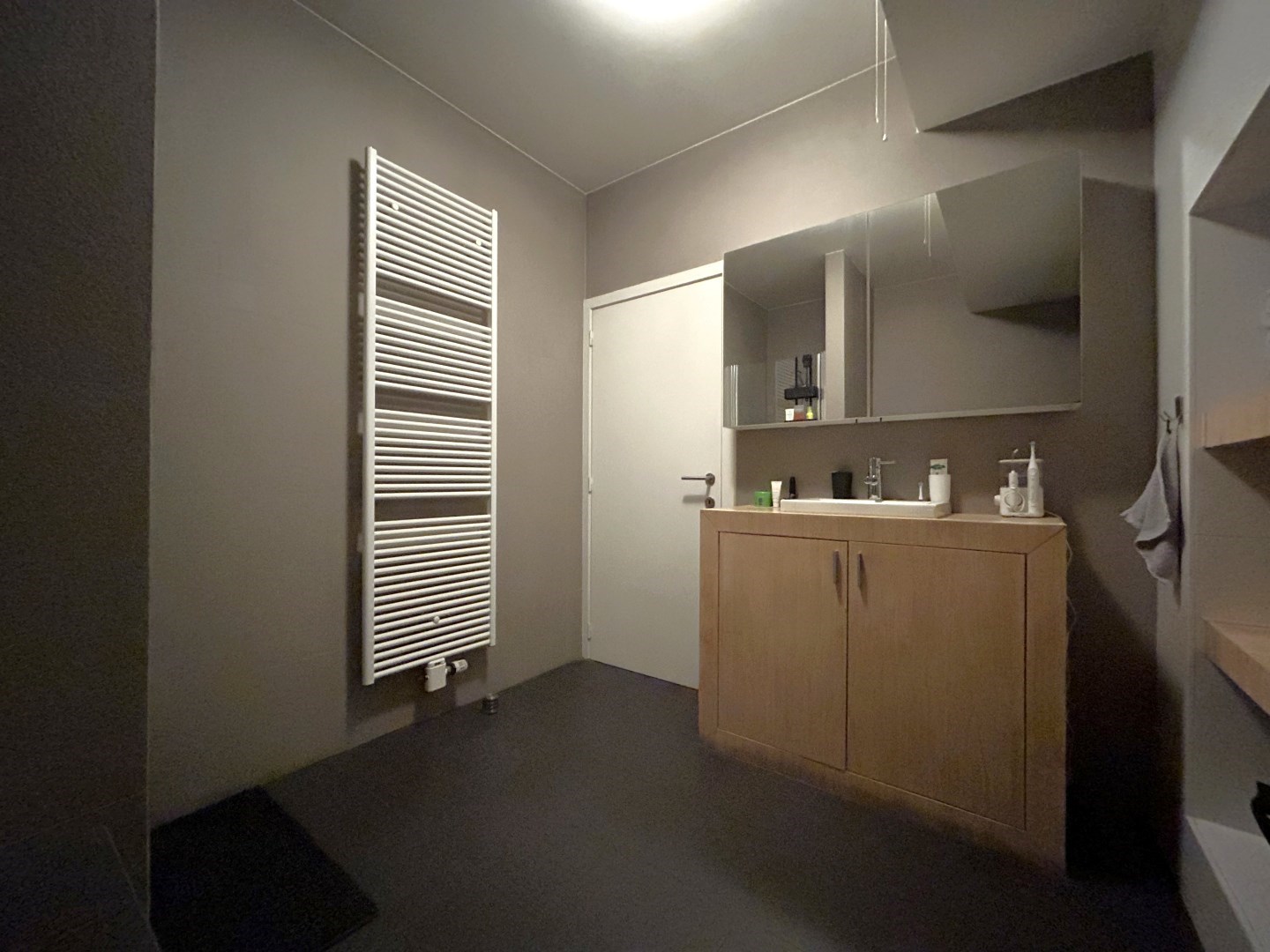 Luxueus gelijkvloers appartement met 2 slpk. in het centrum van Geel 