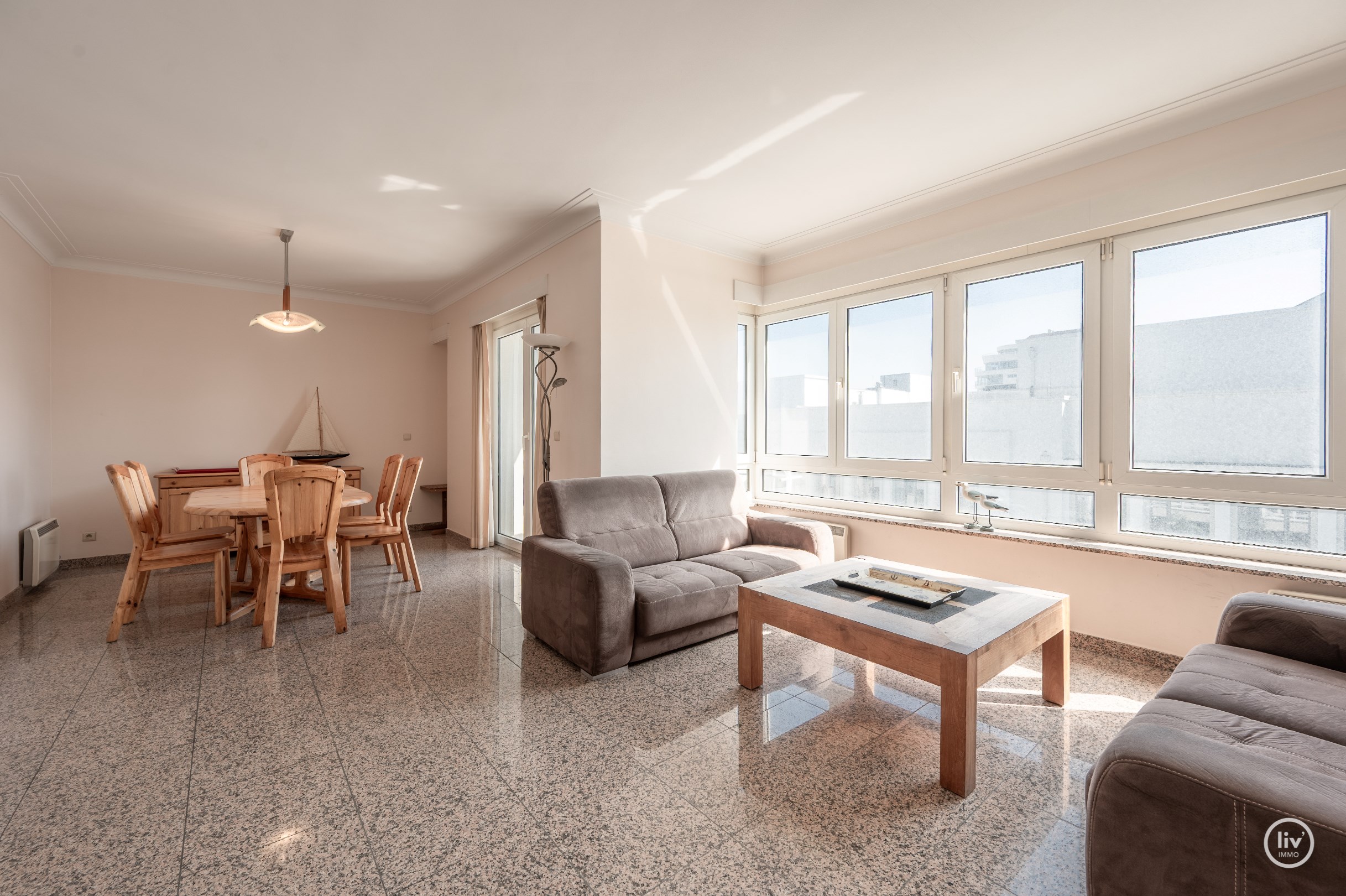 Ruim appartement met zijdelings zeezicht en uitzicht op het Casino 