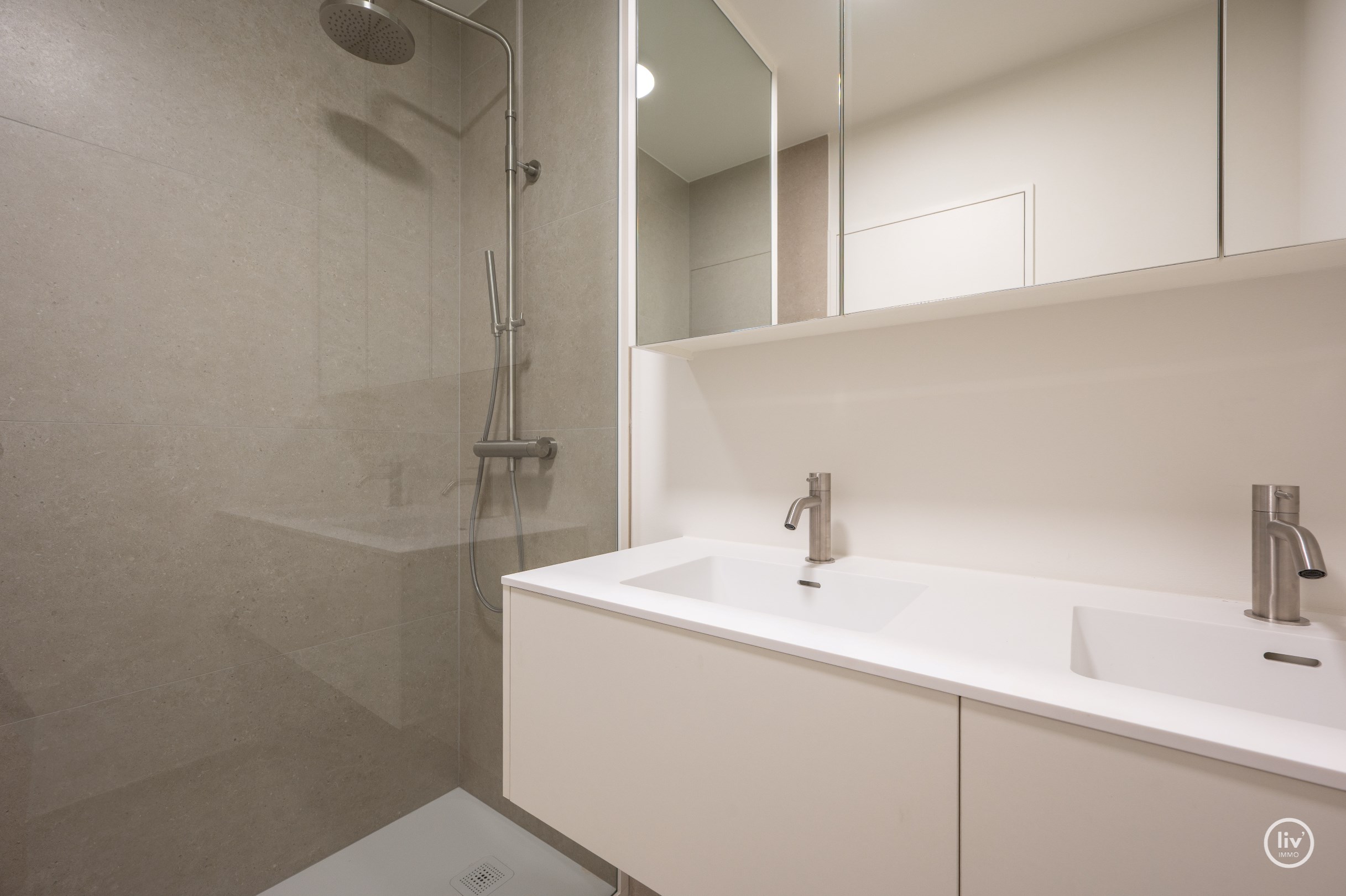 Appartement neuf exclusif avec trois chambres au cœur de Knokke. 
