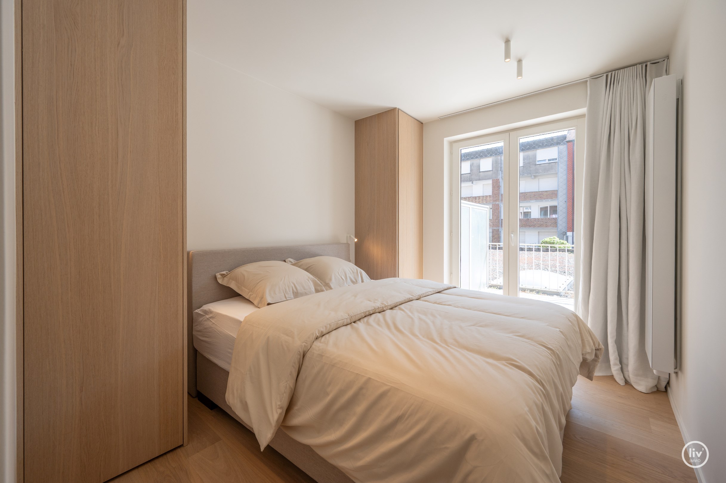 Gezellig gerenoveerd 3 slaapkamerappartement centraal gelegen op de P.Parmentierlaan te Knokke met ruim terras. 