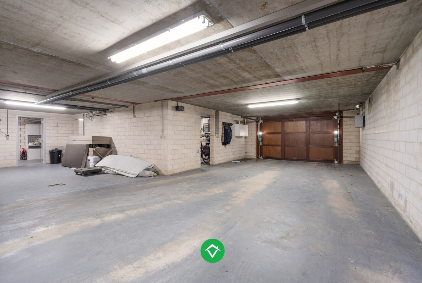 Instapklare villa met 4 slaapkamers en ruime garage met plaats voor 8 wagens te Gistel 