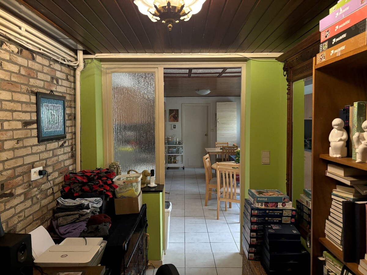 Woning in het centrum van Sint-Antonius op een perceel van 210 m&#178; met Zuid-tuin en ruime berging ca 30 m&#178; 