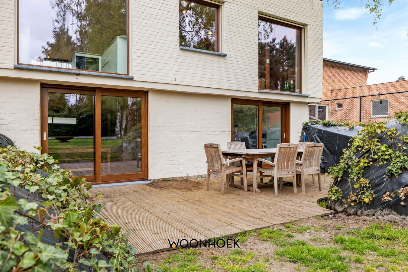Uitstekend gelegen OB met inpandige garage en grote tuin in Moerbeke! 
