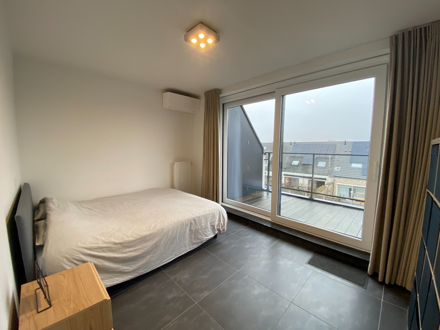 Instapklaar modern 2-slaapkamerappartement met autostaanplaats in hartje Waregem! 