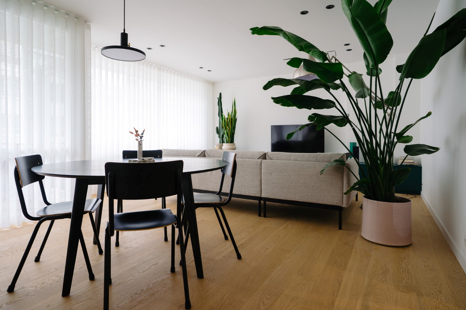 SCHITTEREND VERNIEUWD 3 SLPK APP MET TERRAS OP CENTRALE LIGGING 