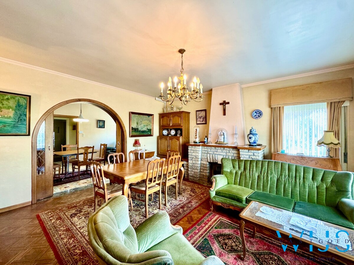 Woonhuis op een perceel van 3.848 m&#178; te Sleidinge ! 