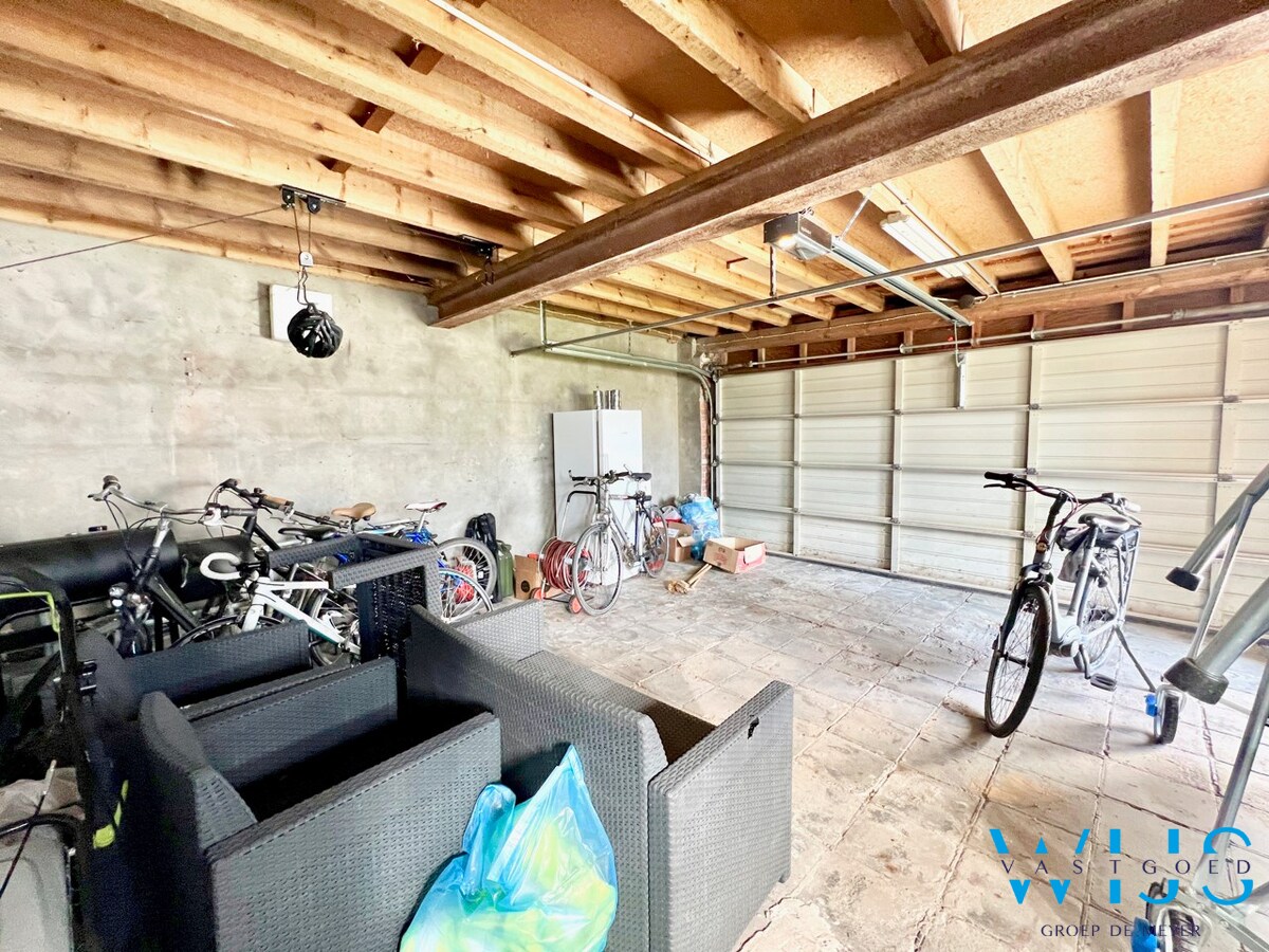 Statig woonhuis op 1104 m&#178; in het centrum van Sleidinge ! 