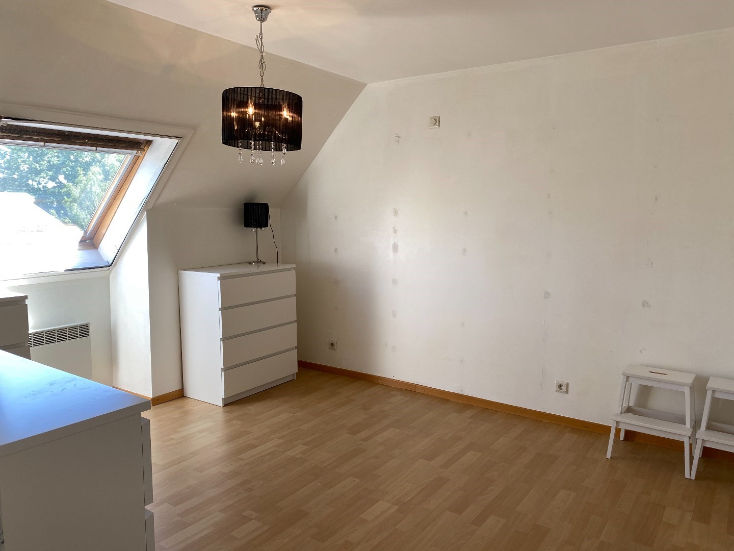 Opbrengsteigendom met 8 appartementen en 10 garages te koop in Zulte. 
