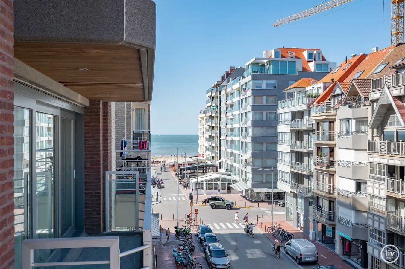 Zeer luxueus gerenoveerd 3 slaapkamerappartement met zijdelings zeezicht ideaal gelegen vlakbij het Rubensplein te Knokke.Zijdelings zeezicht ! 