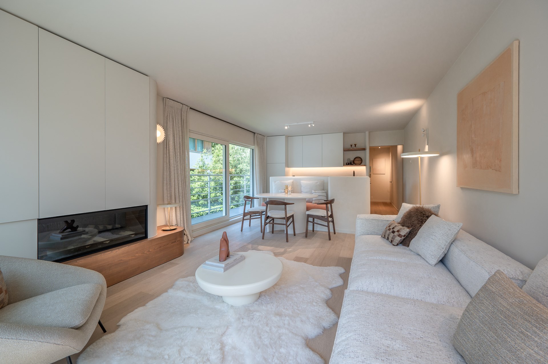 Magnifique appartement d&#39;angle r&#233;nov&#233; situ&#233; au premier &#233;tage dans le Cottagepad &#224; Knokke-Het Zoute. 