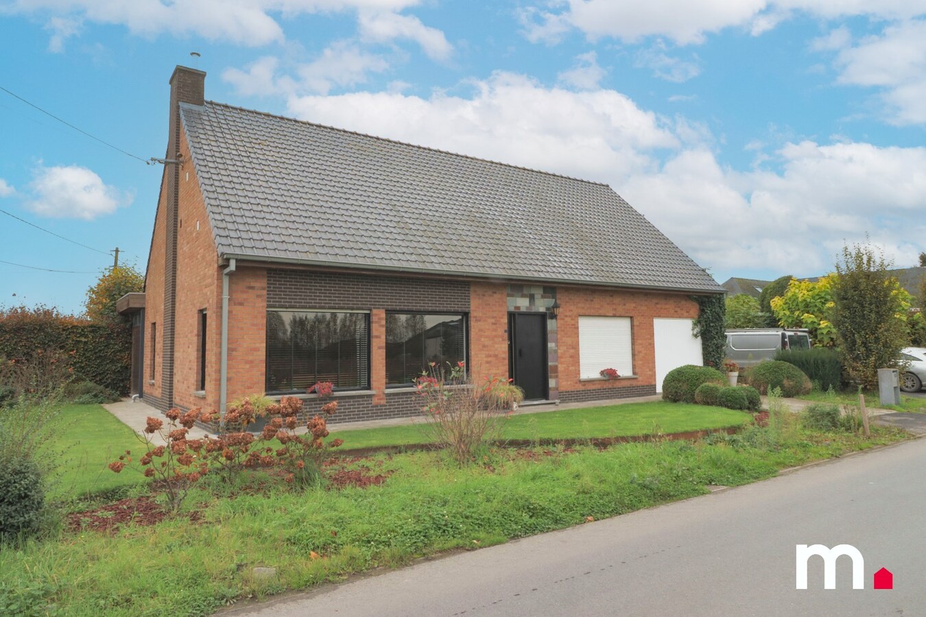 Landelijk gelegen villa met loods te Torhout met 572m&#178; loods! 