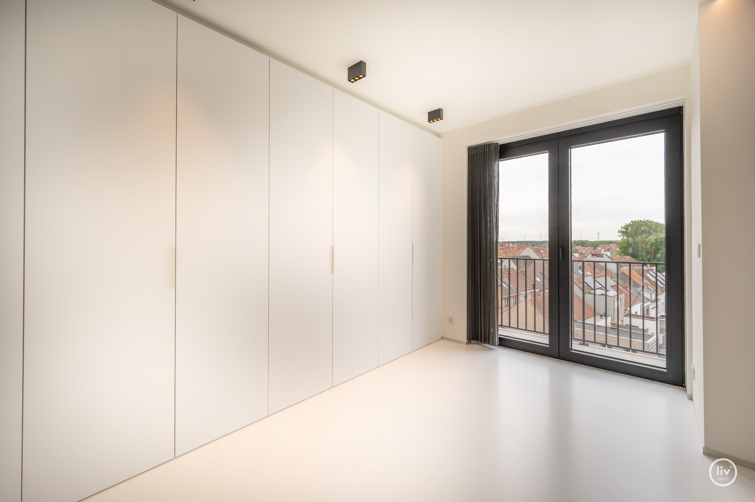 Dit prachtige appartement met panoramisch uitzicht is gelegen in Heist-aan-Zee en is gebouwd in het jaar 2020 op wandelafstand van de Zeedijk-Albertstrand (SALT-project) . 