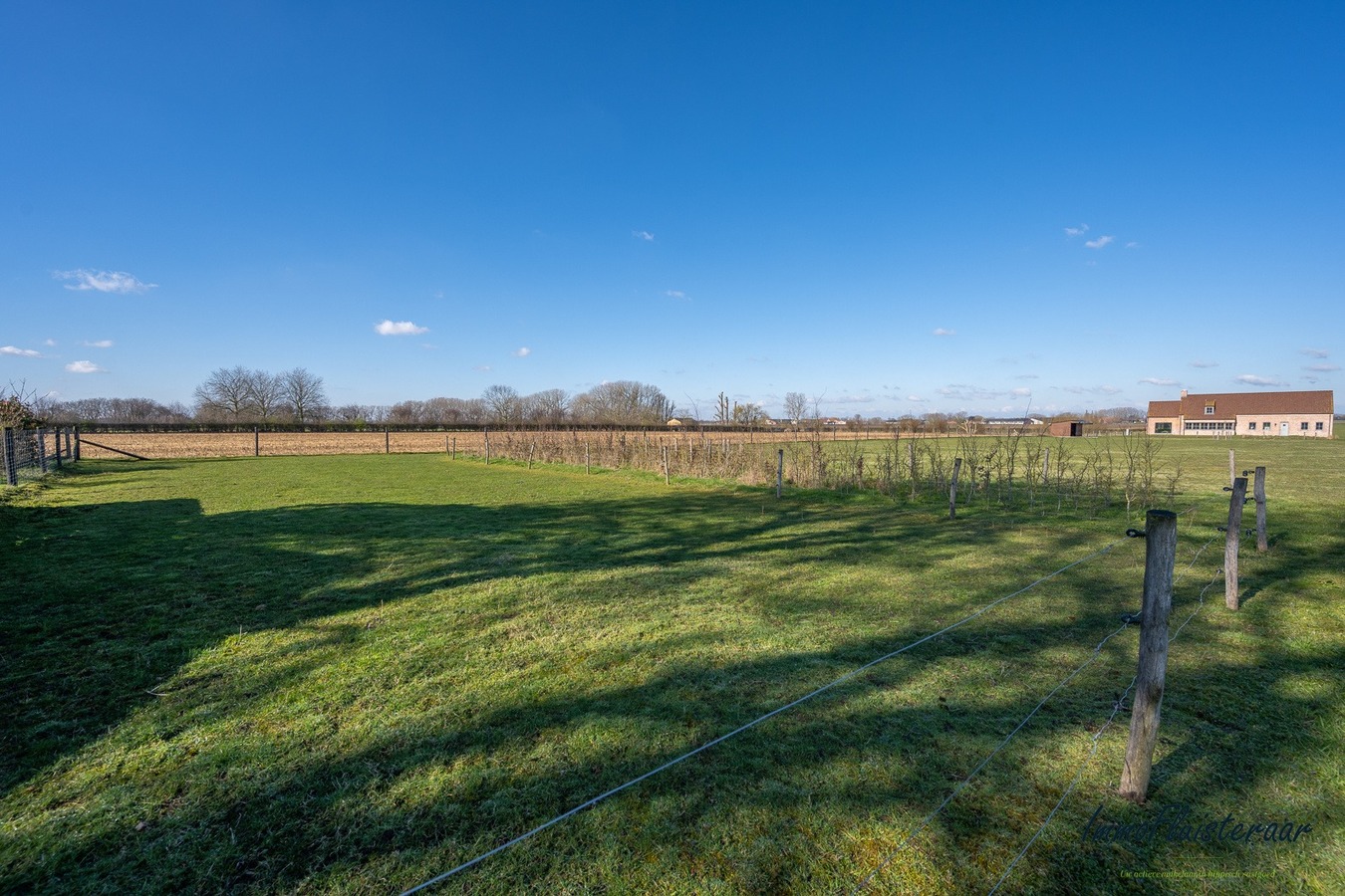 Rustig gelegen villa te Kortemark op ca. 1,6 ha met prachtige vergezichten 