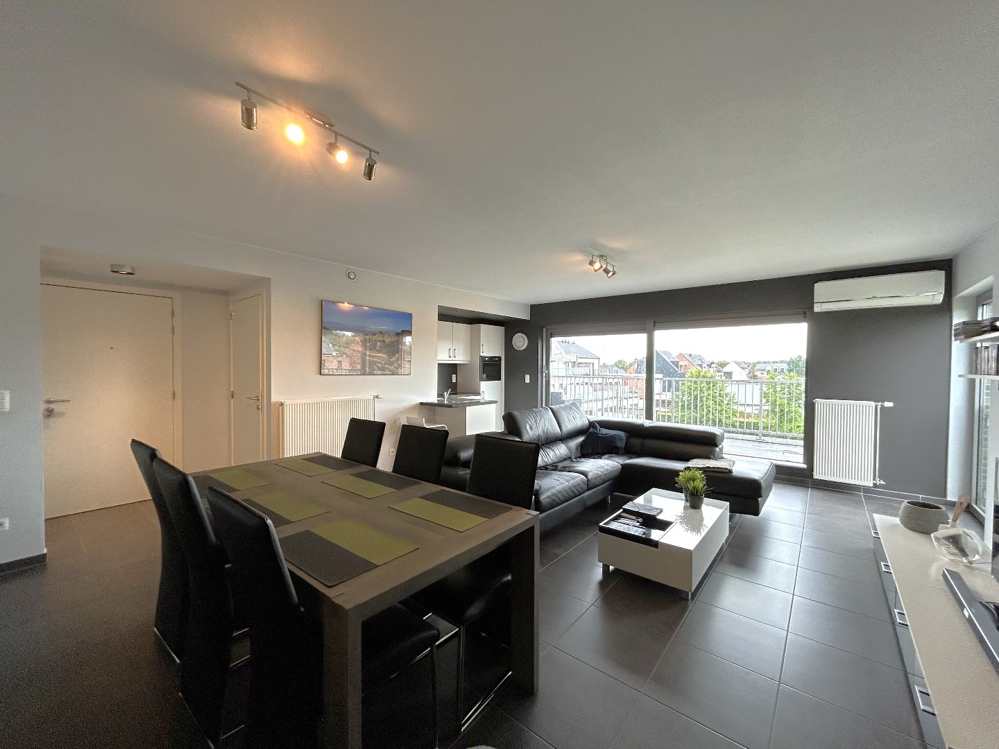 Lichtrijk, energiezuinig appartement met 1 slpk. in Geel 