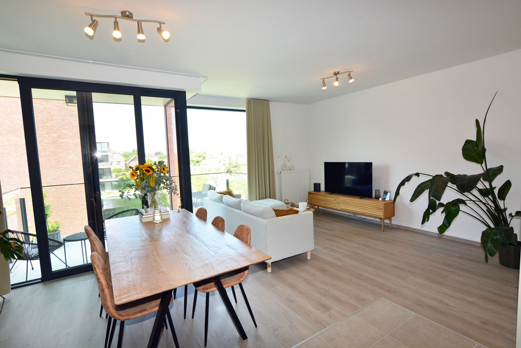 Modern energiezuinig appartement met 2 slpks, terras, autostaanplaats en kelderberging. 