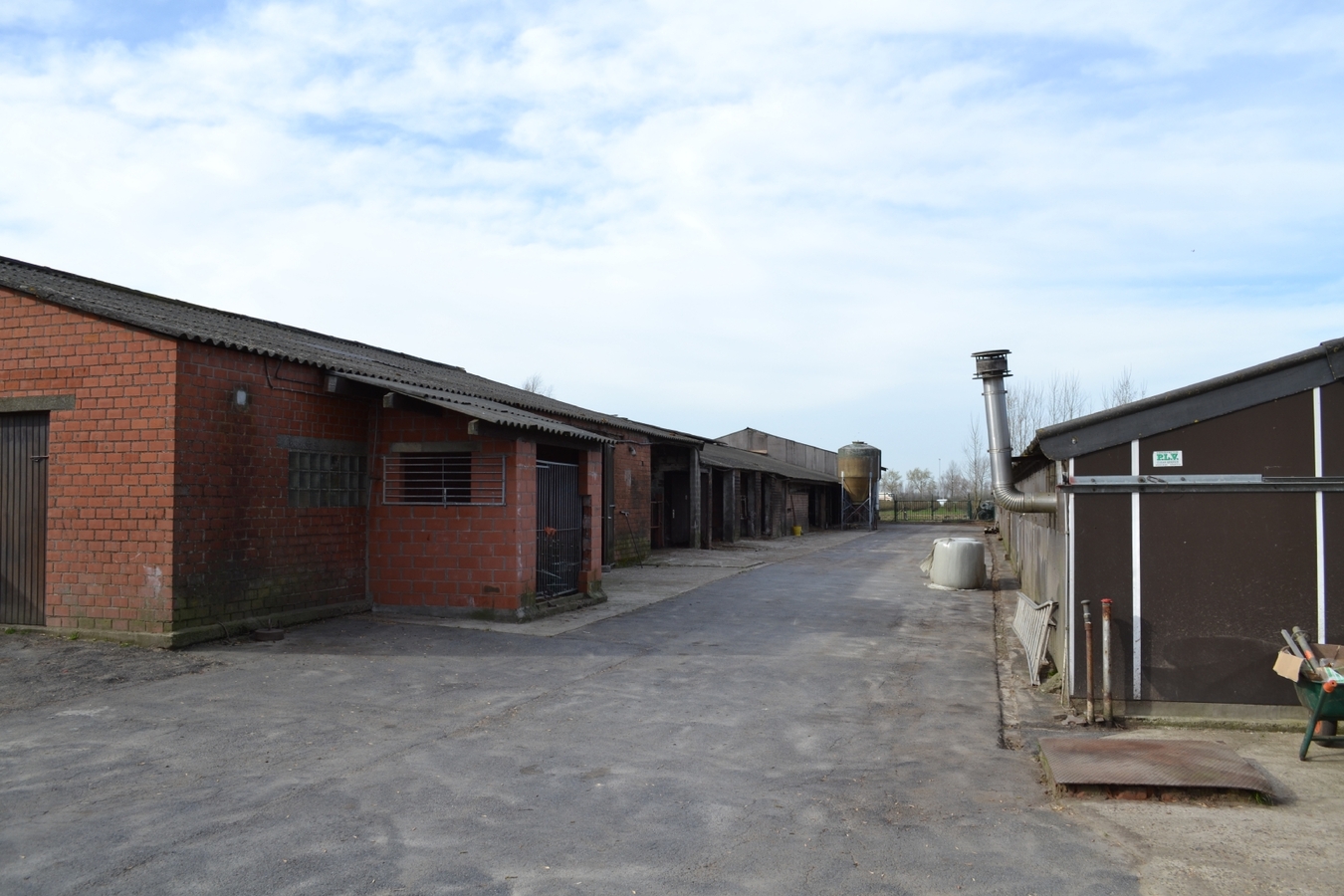 Hoeve met landgebouwen op ca. 3Ha te St-Gillis-Waas 