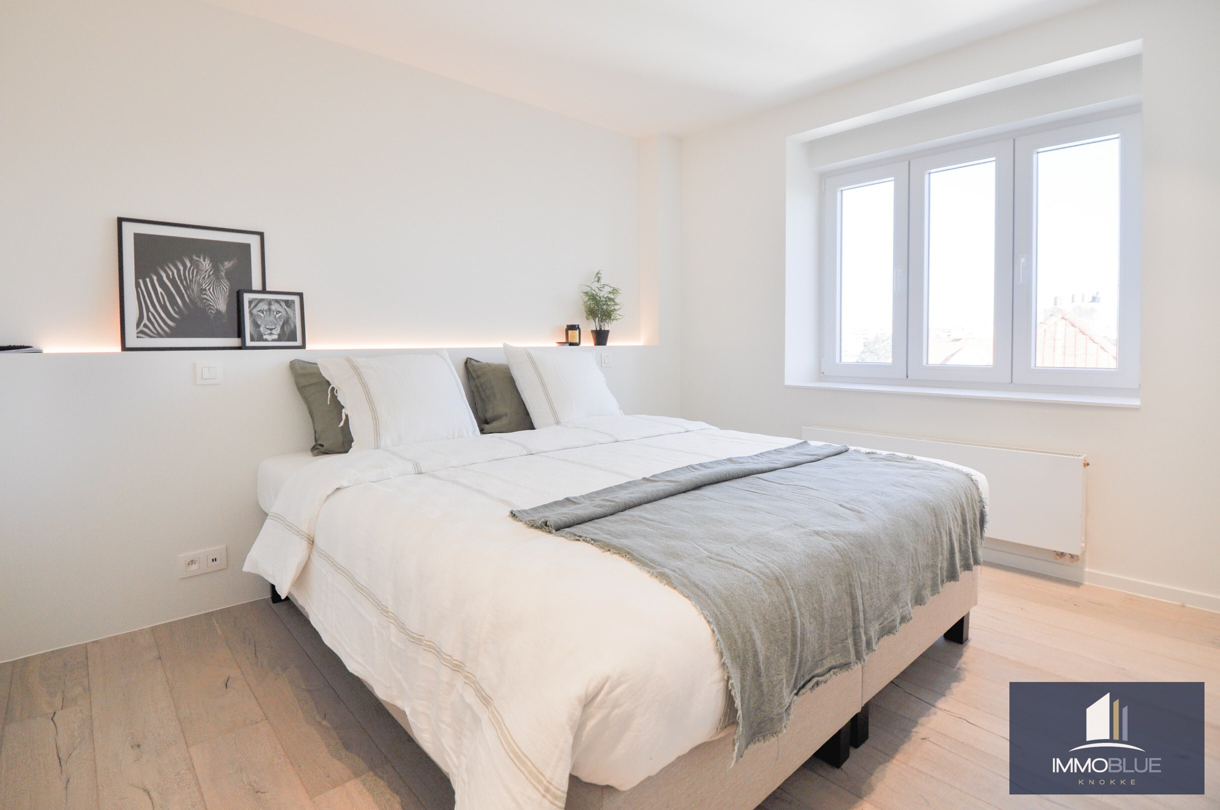 Appartement enti&#232;rement r&#233;nov&#233; et situ&#233; au calme, offrant une vue magnifique sur le Zegemeer. 