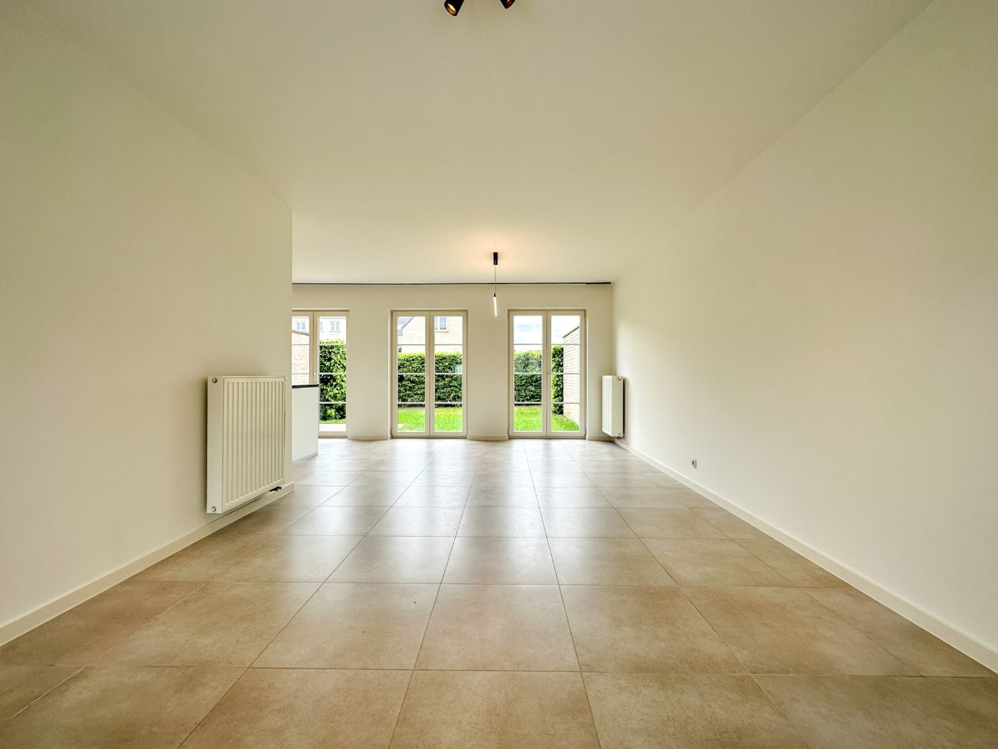 Instapklare woning met 3 slpk, tuin, autostaanplaats, rustige gelegen te Lichtervelde 