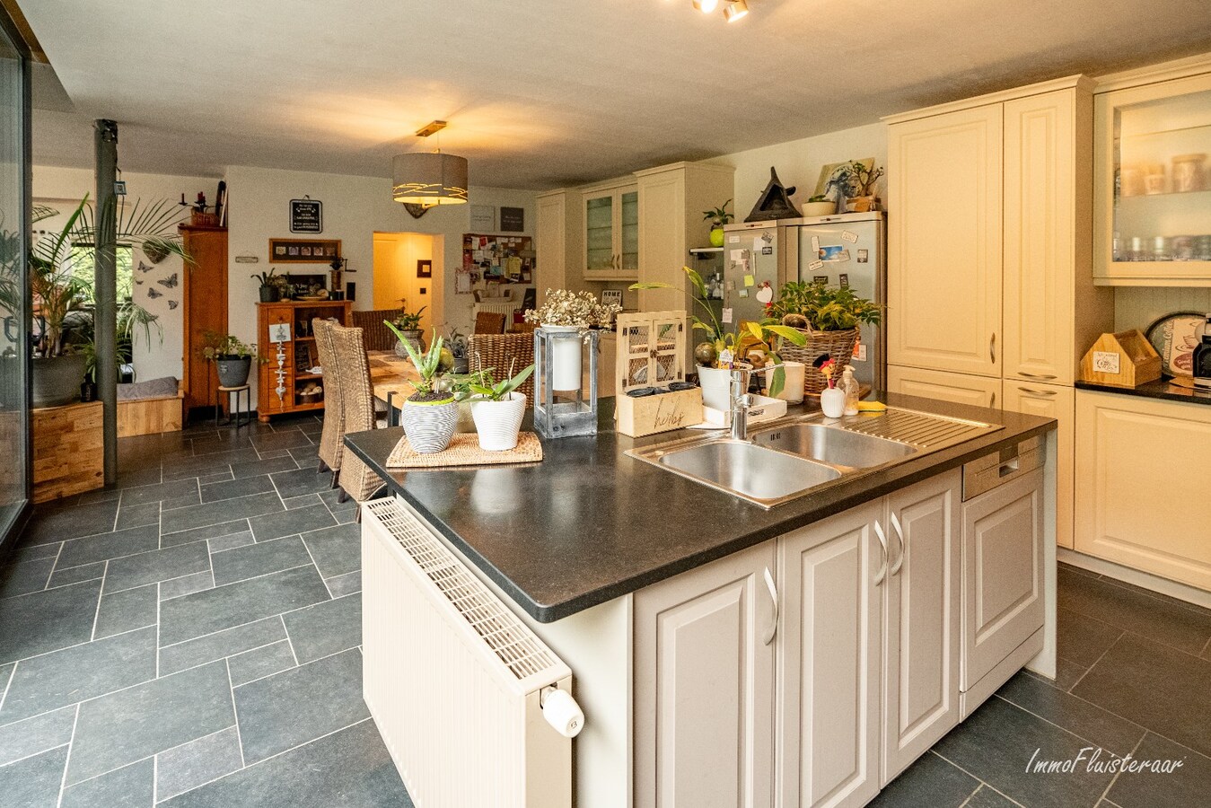 Ready-to-move-in house in a wooded area on approximately 24a in Keerbergen. 