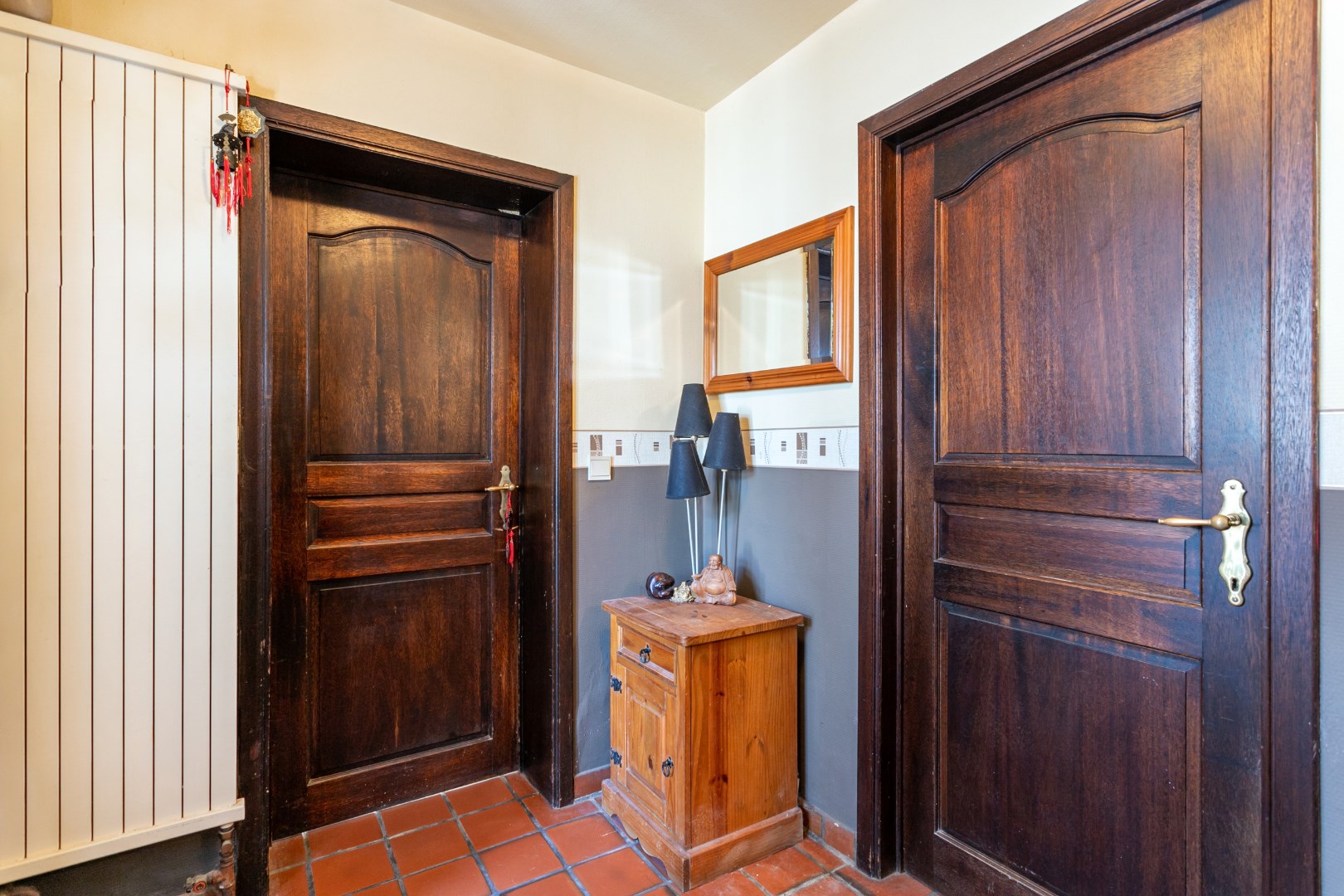 Ruime kangoeroewoning met 6 slpks, 2bdks, 2 garages en tuin te Oetingen 