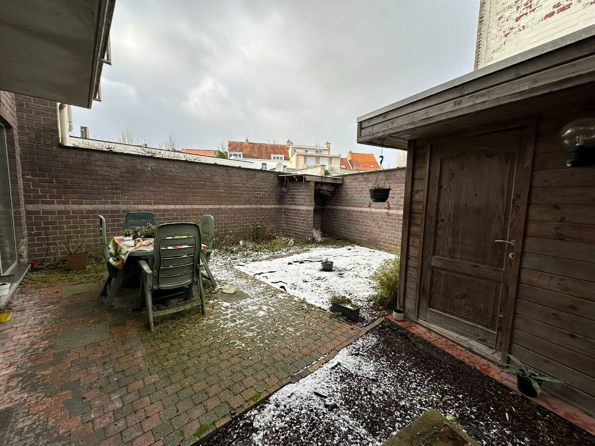 Zeer ruim en energiezuinig appartement met 2 slaapkamers en tuin. 