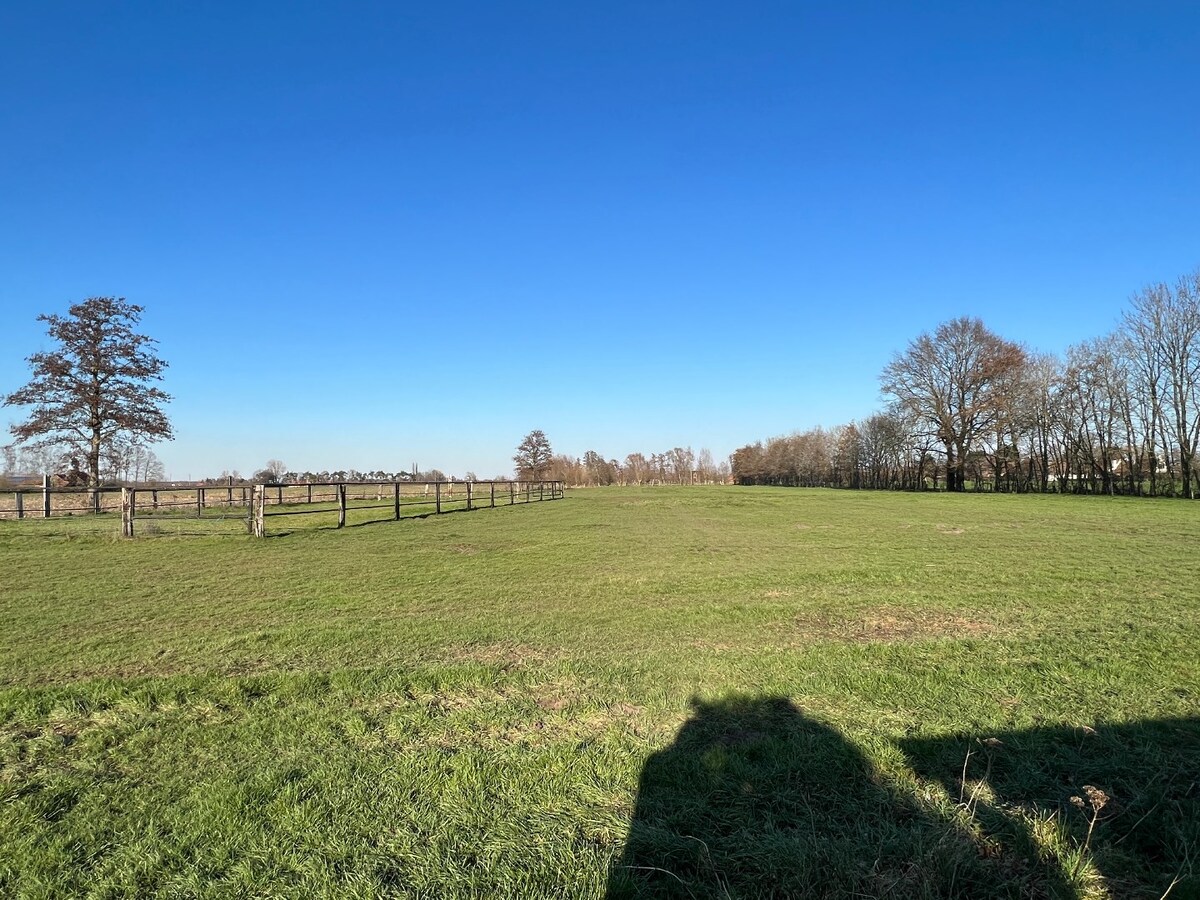 Te renoveren/te slopen hoeve met landelijk zicht. 