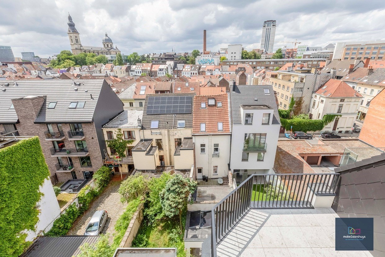 Prachtige penthouse met 2 slaapkamers en  groot terras met uniek uitzicht 