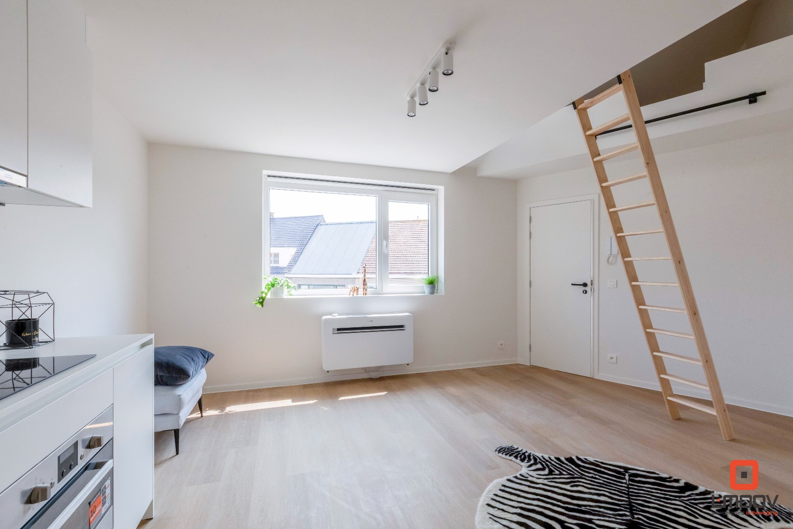 Gebouw met 3 gerenoveerde studio&#39;s nabij centrum 