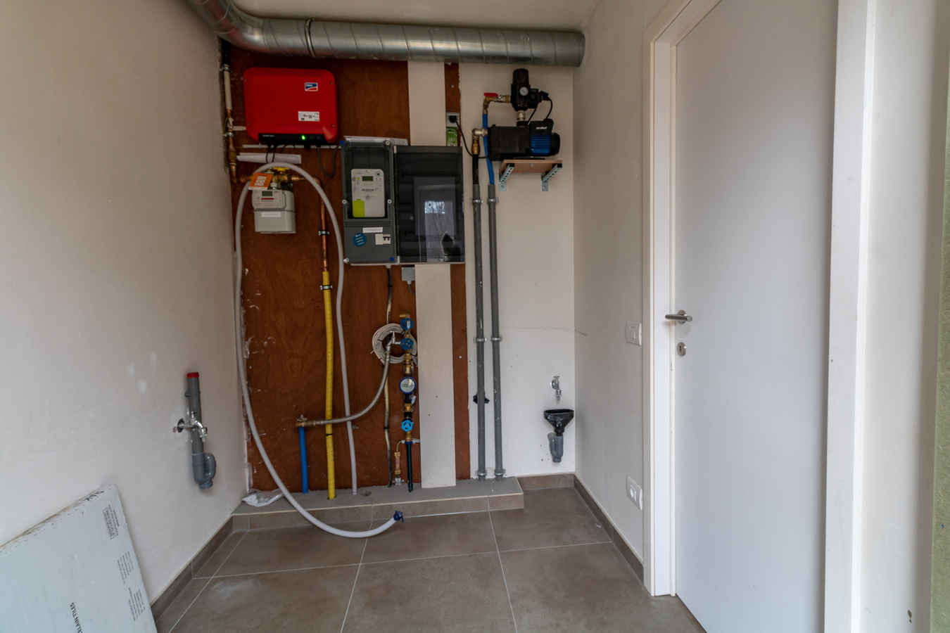 LICHTRIJKE MODERNE HALFOPEN NIEUWBOUWWONING TE OOSTDUINKERKE 