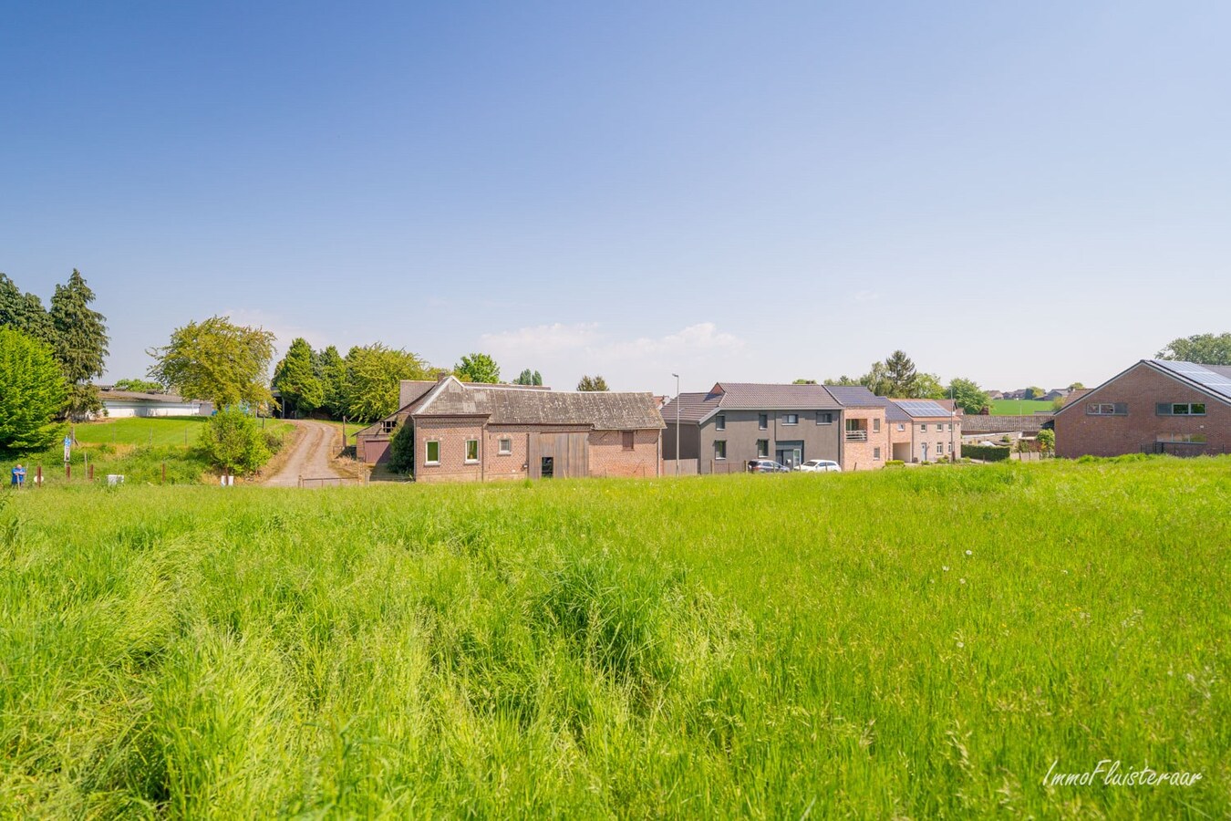 To be renovated square farm on approximately 60 acres in Borlo (Gingelom) 