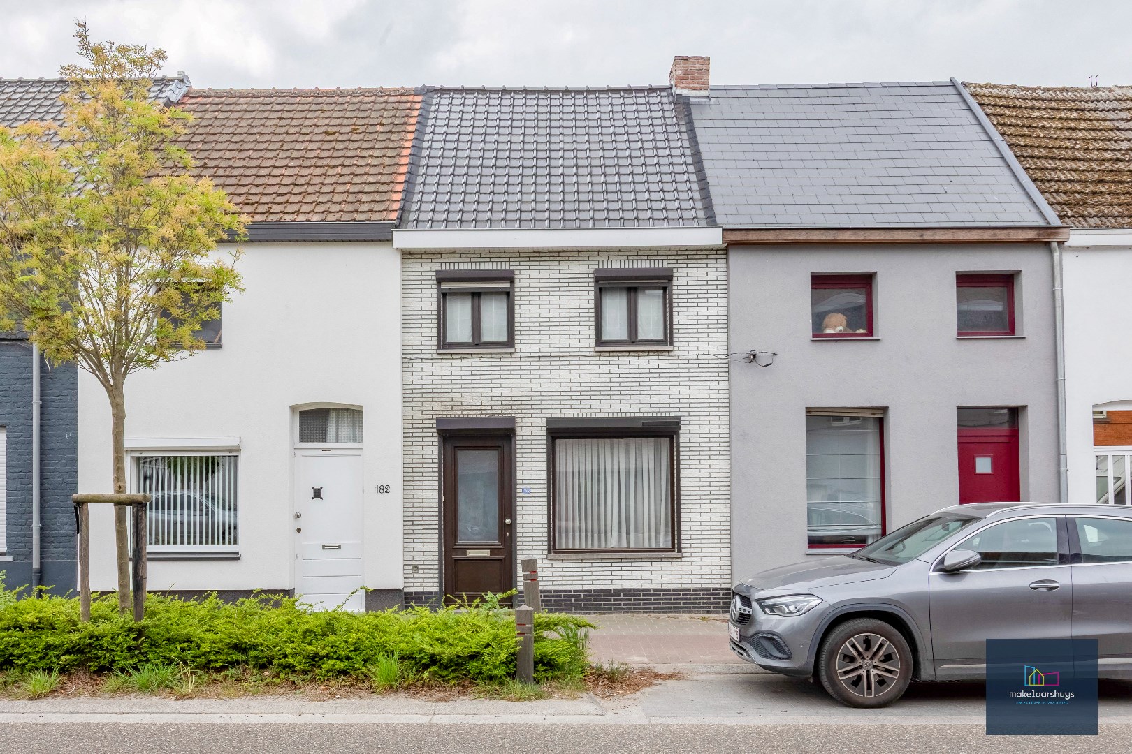 Rijwoning met tuin te Wetteren. 