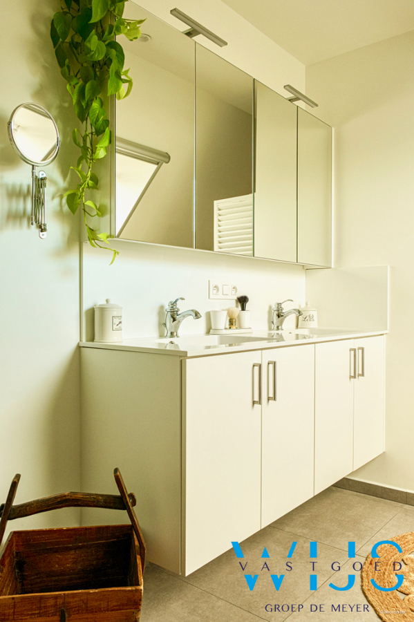 Prachtig 3 slaapkamerappartement in hartje Lembeke ! 
