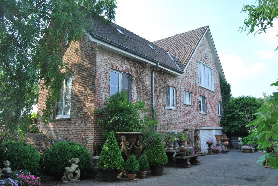 Villa op ca. 1,3ha aan de Leie te Petegem-aan-de-Leie 