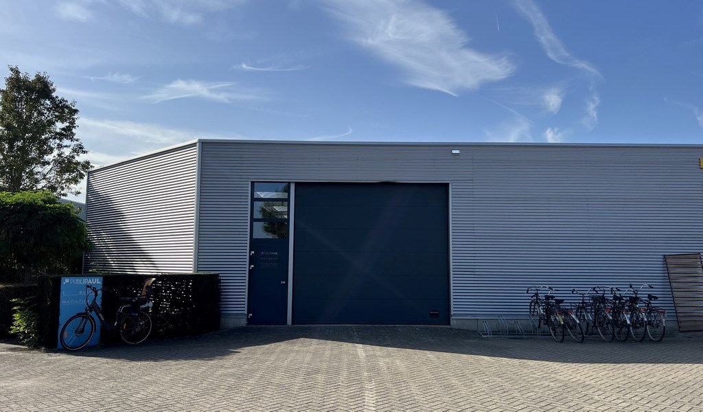 Instapklaar bedrijfsgebouw aan R42 te Sint-Niklaas