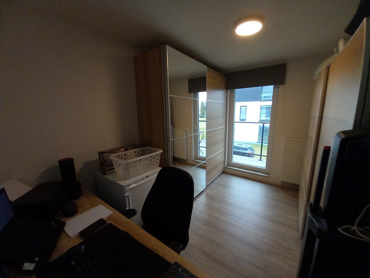 Ruim lichtrijk appartement op tweede verdieping 