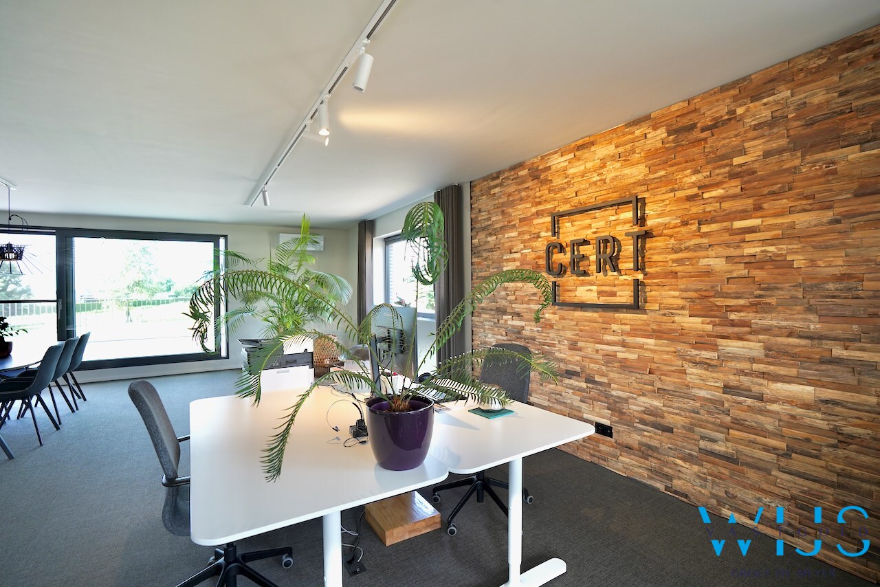 Zeer tof kantoor van 130m&#178; te Assenede ! 