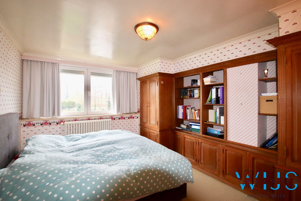 Statig woonhuis op 1104 m&#178; in het centrum van Sleidinge ! 