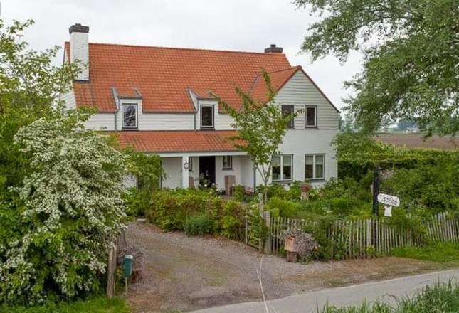 Recente woning met schuur en gastenverblijf op 1ha te St-Laureins 