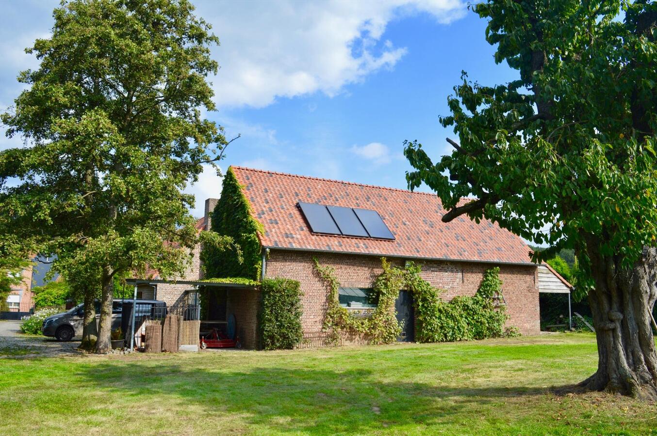 Charmant landhuis met schuur op 15 are (met optie tot aankoop paardenaccommodatie) 