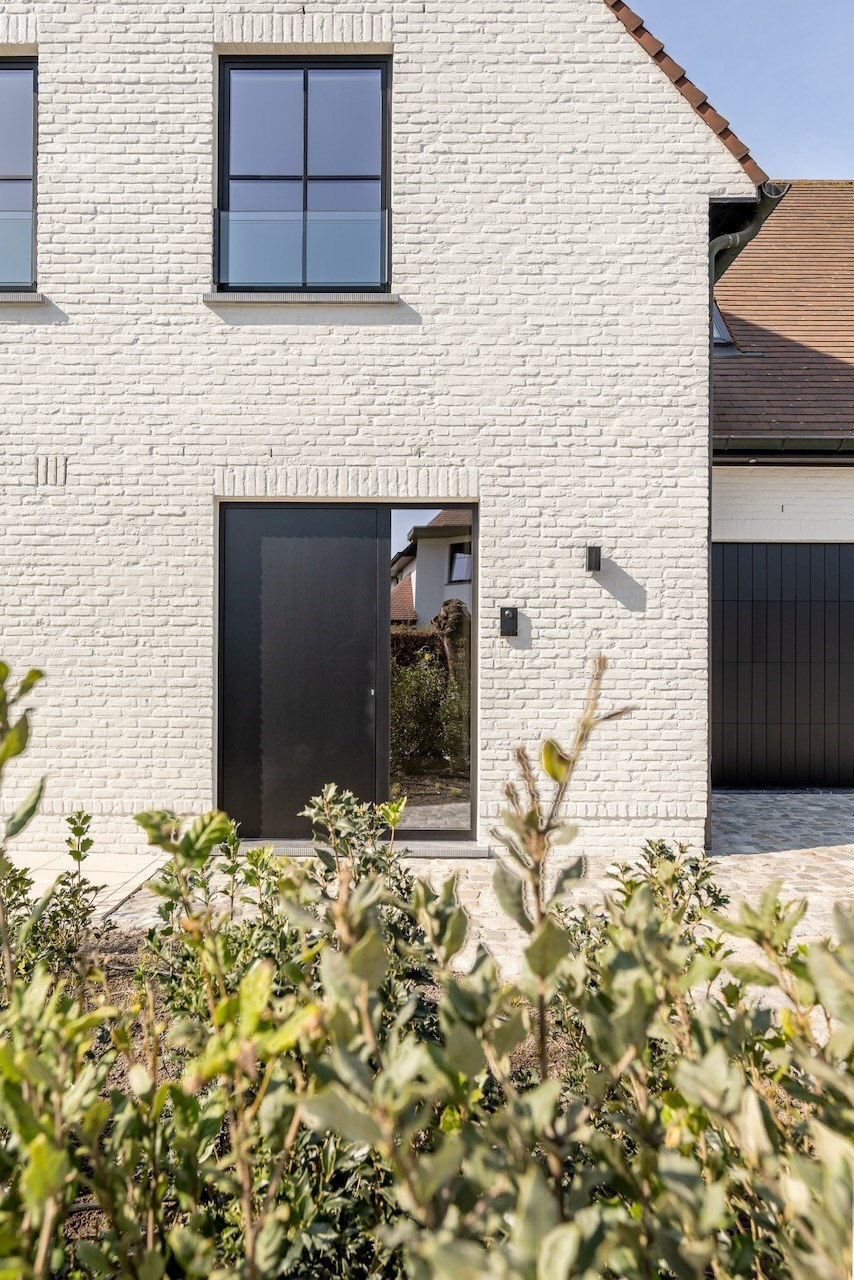 Prachtig gerenoveerde alleenstaande woning met oprit gelegen in een rustige wijk in Knokke nabij de Magere Schorre. 