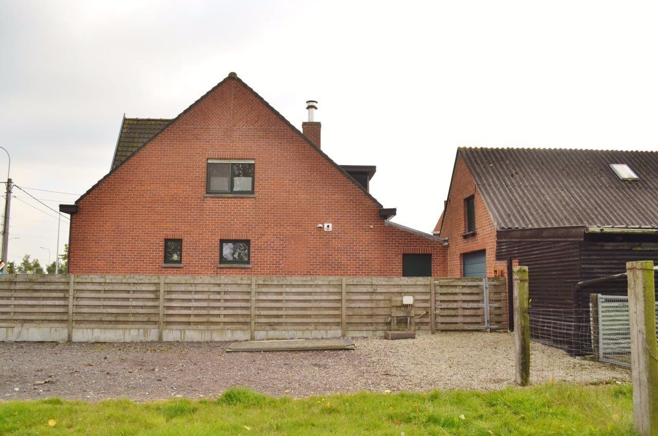 Leuke &#233;&#233;ngezinswoning op ca. 2,32ha te Geluveld (Zonnebeke) 