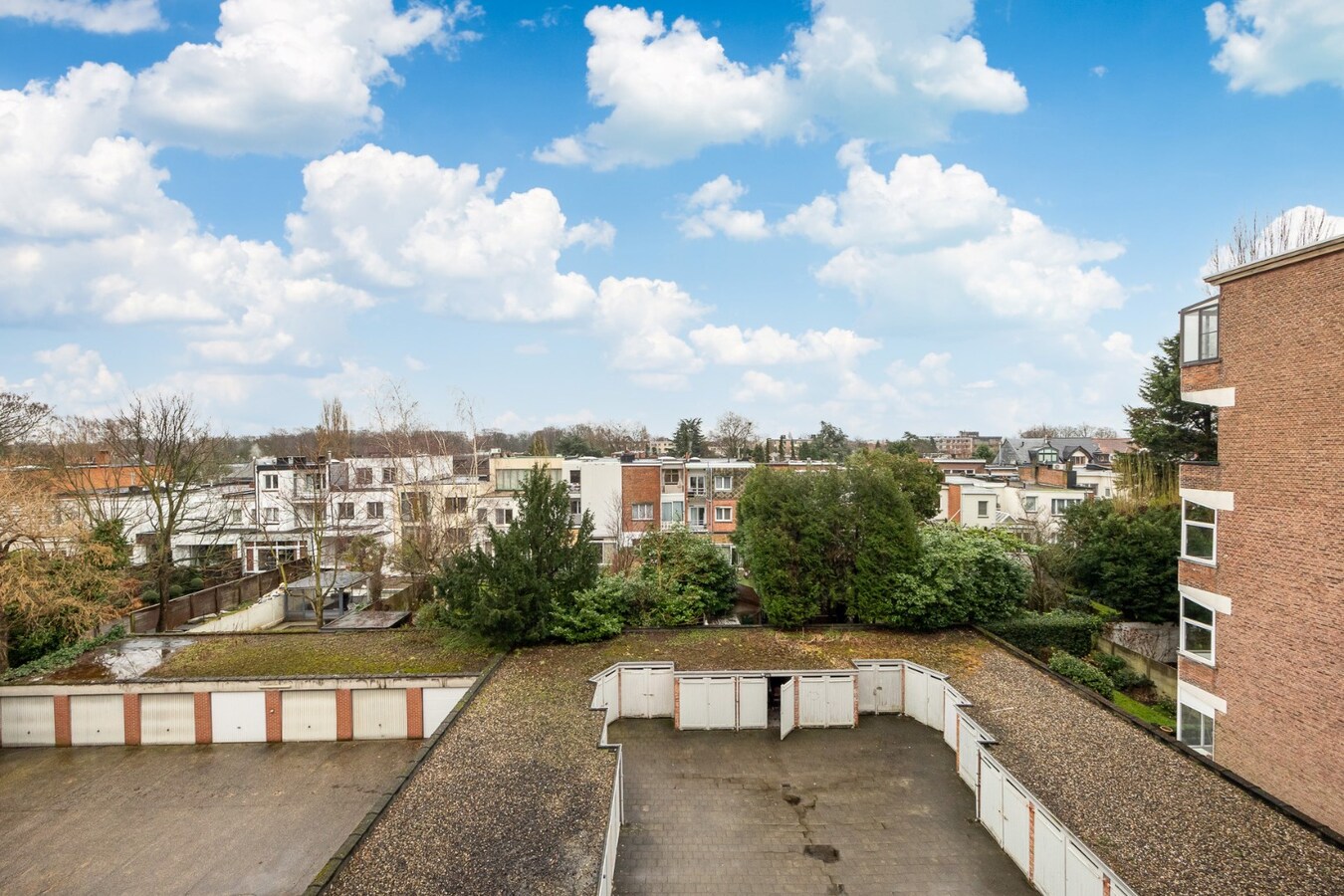 Ruim appartement met terras, garage en 3 slaapkamers in parkwijk Den Brandt 