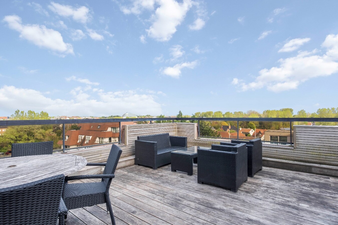 Penthouse met zuidgericht terras vlakbij het strand 