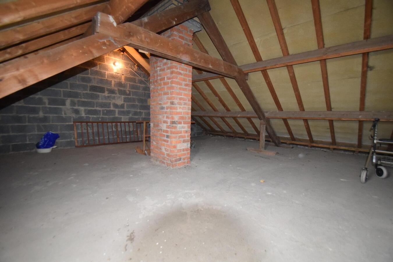 Ruime op te knappen woning met garage + zongerichte tuin, op 538 m&#178; grond 